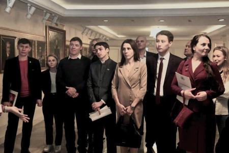 В Совете Федерации состоялась встреча члена ЦК КПРФ, сенатора РФ Айрата Гибатдинова с кураторами Всероссийского конкурса детского и юношеского творчества «Земля Талантов»