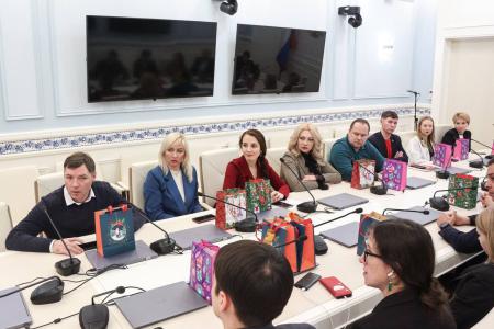 В Совете Федерации состоялась встреча члена ЦК КПРФ, сенатора РФ Айрата Гибатдинова с кураторами Всероссийского конкурса детского и юношеского творчества «Земля Талантов»