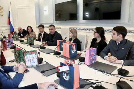 В Совете Федерации состоялась встреча члена ЦК КПРФ, сенатора РФ Айрата Гибатдинова с кураторами Всероссийского конкурса детского и юношеского творчества «Земля Талантов»