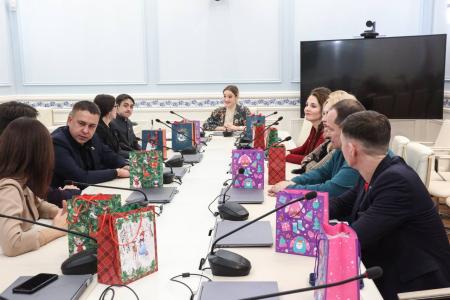 В Совете Федерации состоялась встреча члена ЦК КПРФ, сенатора РФ Айрата Гибатдинова с кураторами Всероссийского конкурса детского и юношеского творчества «Земля Талантов»