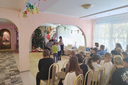 Мария Прусакова поздравила «особенных» детей и воспитанников детдома с Новым годом