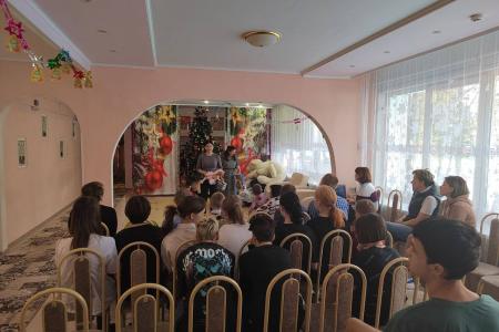 Мария Прусакова поздравила «особенных» детей и воспитанников детдома с Новым годом