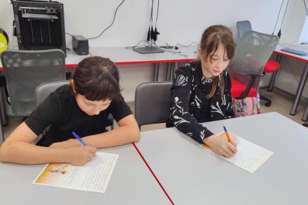 Школьники Нижегородской области написали письма участникам СВО накануне Дня Героев Отечества
