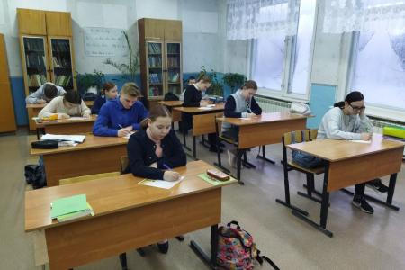 Школьники Нижегородской области написали письма участникам СВО накануне Дня Героев Отечества