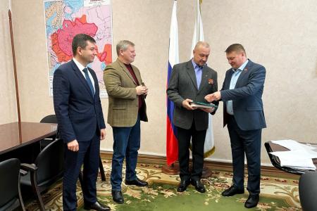Нижегородская область. Местные депутаты КПРФ наградили участника СВО Д.К. Тванкова