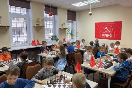 Шахматный турнир «Ёлочка» прошел в спортивной школе №3 Нижнего Новгорода при поддержке партии КПРФ