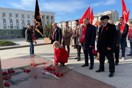 Крым. 101-й годовщине создания Союза Советских Социалистических Республик посвящается