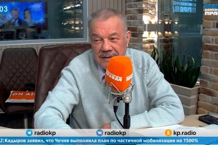 Дмитрий Новиков на Радио “КП”: Эта Конституция сначала отобрала советские гарантии на жильё и труд, а потом не защитила от повышения пенсионного возраста