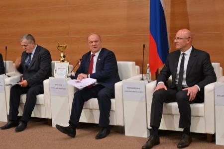 Заседание фракции КПРФ в Госдуме прошло с участием заместителя Председателя российского Правительства Дмитрия Чернышенко