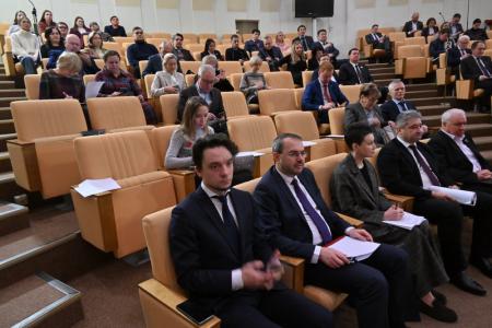 Заседание фракции КПРФ в Госдуме прошло с участием заместителя Председателя российского Правительства Дмитрия Чернышенко