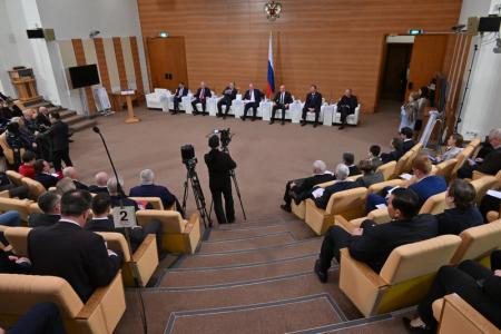 Заседание фракции КПРФ в Госдуме прошло с участием заместителя Председателя российского Правительства Дмитрия Чернышенко