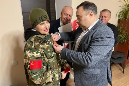 Крымский реском КПРФ отметил активистов, оказывающих гуманитарную помощь