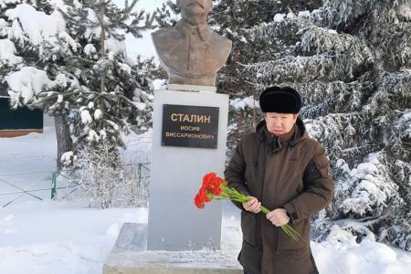 Якутские коммунисты почтили память И.В. Сталина