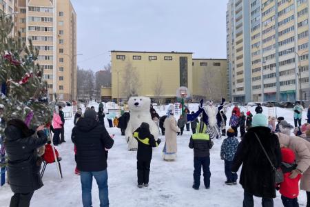 Пензенские депутаты-коммунисты организовали праздники двора