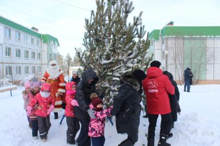 Пензенские депутаты-коммунисты организовали праздники двора