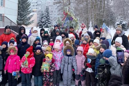 Пензенские депутаты-коммунисты организовали праздники двора
