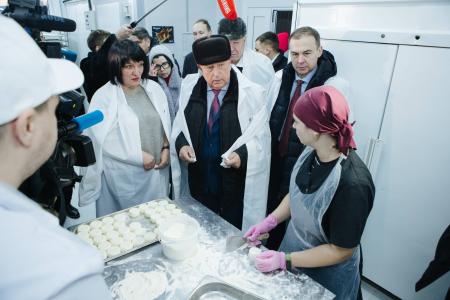 Кандидат в Президенты от КПРФ Николай Харитонов посетил фермерское хозяйство в Хабаровском крае