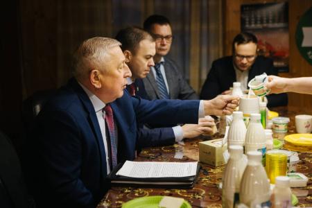 Кандидат в Президенты от КПРФ Николай Харитонов посетил фермерское хозяйство в Хабаровском крае