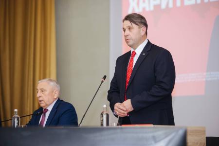 Николай Харитонов провел встречу с представителями общественных организаций и студентами Дальневосточного государственного медицинского университета