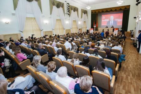 Николай Харитонов провел встречу с представителями общественных организаций и студентами Дальневосточного государственного медицинского университета