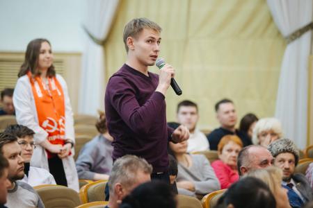 Николай Харитонов провел встречу с представителями общественных организаций и студентами Дальневосточного государственного медицинского университета