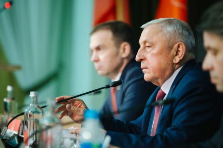Николай Харитонов провел встречу с представителями общественных организаций и студентами Дальневосточного государственного медицинского университета