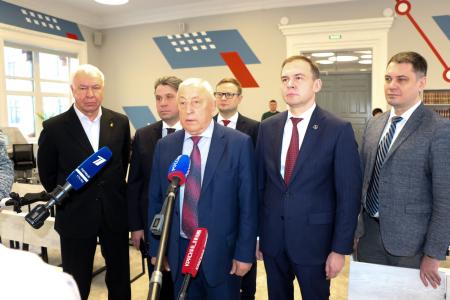 Кандидат в Президенты от КПРФ Николай Харитонов завершил рабочую поездку в Хабаровский край посещением Дальневосточного государственного университета путей сообщения