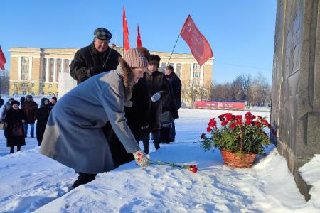 Коммунисты Новгородской области почтили память Владимира Ильича Ленина