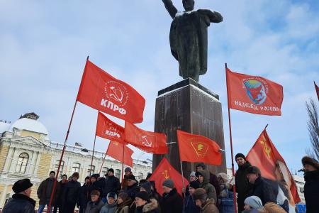 Тамбовские коммунисты возложили цветы к памятнику В.и. Ленину