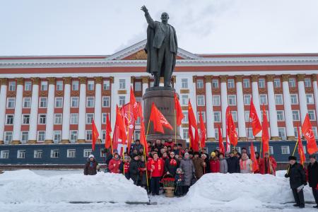 Н.Н. Иванов провёл митинг в честь памяти Владимира Ильича Ленина на Красной площади Курска