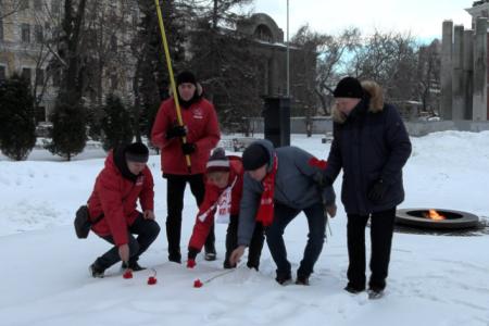 Саратовские коммунисты почтили память В.И Ленина