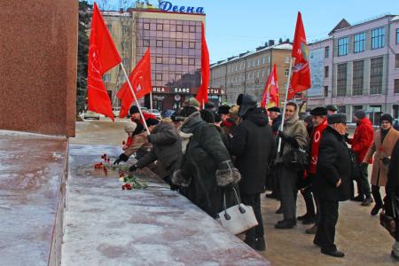 Брянские коммунисты почтили память В.И. Ленина