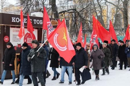 Пензенские коммунисты вместе с союзниками возложили цветы к памятнику В.И. Ленину