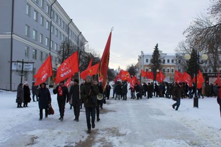 Пензенские коммунисты вместе с союзниками возложили цветы к памятнику В.И. Ленину