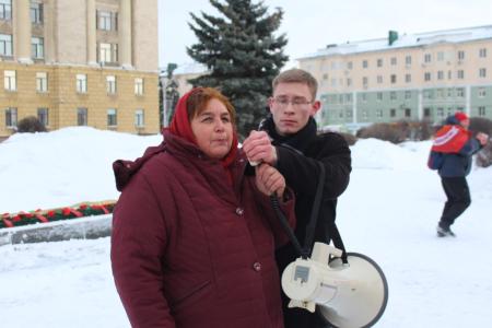 Пензенские коммунисты вместе с союзниками возложили цветы к памятнику В.И. Ленину