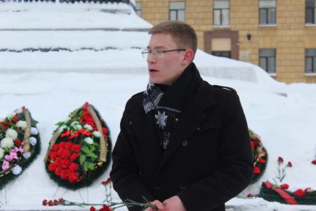 Пензенские коммунисты вместе с союзниками возложили цветы к памятнику В.И. Ленину