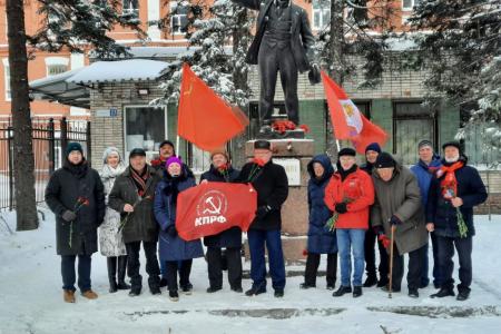 В районах города трёх революций состоялись мероприятия в память о Ленине