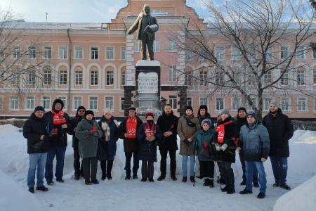В районах города трёх революций состоялись мероприятия в память о Ленине