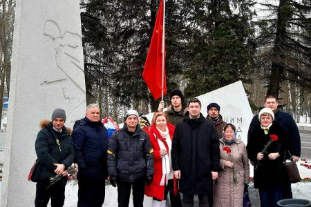 Санкт-Петербург. Районные отделения КПРФ провели мероприятия, приуроченные ко Дню полного освобождения Ленинграда от блокады