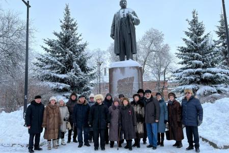 В районах города трёх революций состоялись мероприятия в память о Ленине