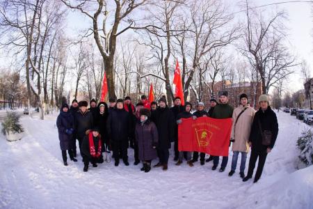 В районах города трёх революций состоялись мероприятия в память о Ленине