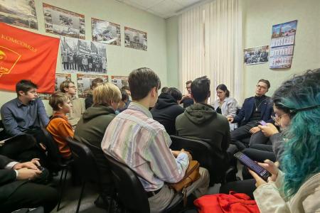 Московские комсомольцы провели лекцию по истории мирового левого движения