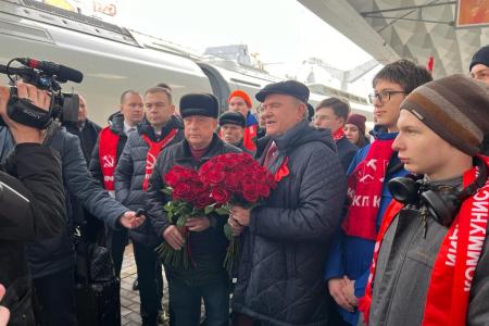 Делегация ЦК КПРФ во главе с Г.А. Зюгановым и Н.М. Харитоновым прибыла с рабочим визитом в Санкт-Петербург