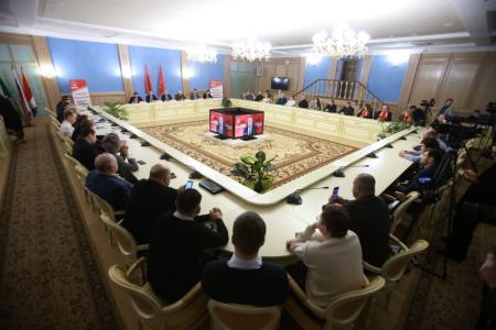 Кандидат в Президенты от КПРФ Николай Харитонов выступил с инициативой введения беспроцентной ссуды на покупку первого жилья для молодых семей