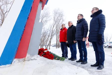 Кандидат в Президенты от КПРФ Николай Харитонов почтил память летчиков-героев экипажа Ил-76