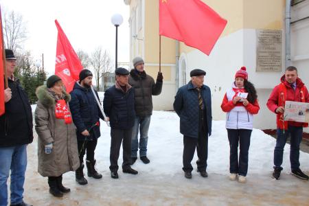 Калужские коммунисты организовали автопробег в честь освобождения города от немецко-фашистских захватчиков