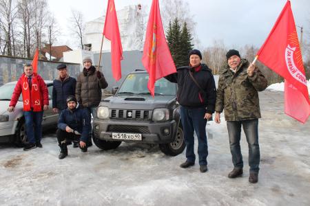 Калужские коммунисты организовали автопробег в честь освобождения города от немецко-фашистских захватчиков