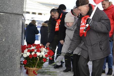 Трудиться, бороться и побеждать по-ленински!