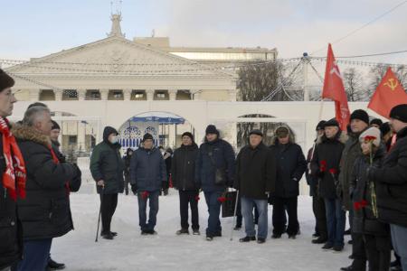 Трудиться, бороться и побеждать по-ленински!