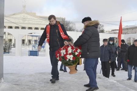 Трудиться, бороться и побеждать по-ленински!